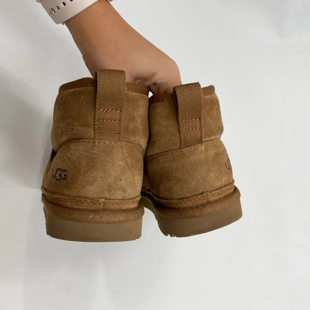 UGG‎ brown mini strap boots